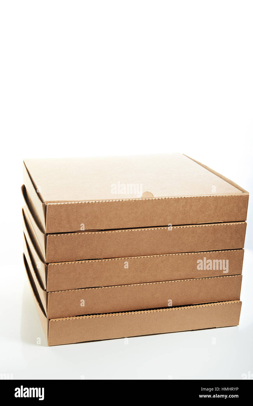 Les boîtes de pizza brun isolated on white Banque D'Images