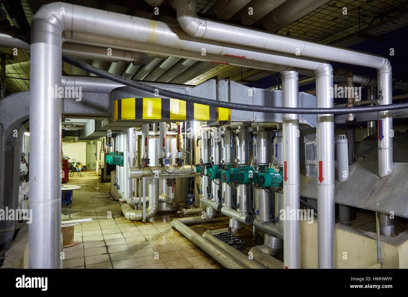 La climatisation installation industrielle sur la toiture du bâtiment des  pompes, ventilation et climatisation, Donostia, San Sebastian, Pays basque,  Espagne Photo Stock - Alamy