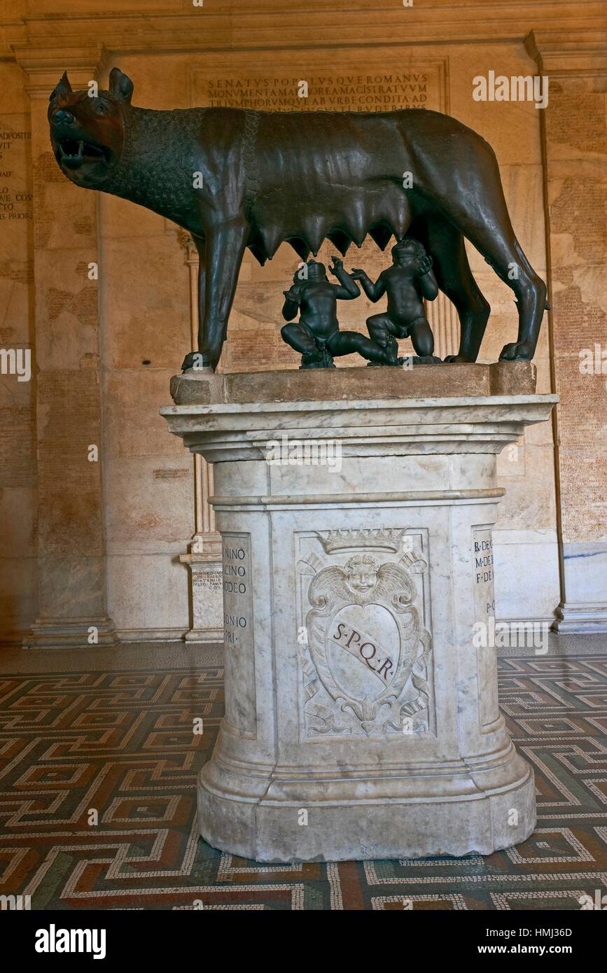 Statue de louve romaine Banque de photographies et d’images à haute ...