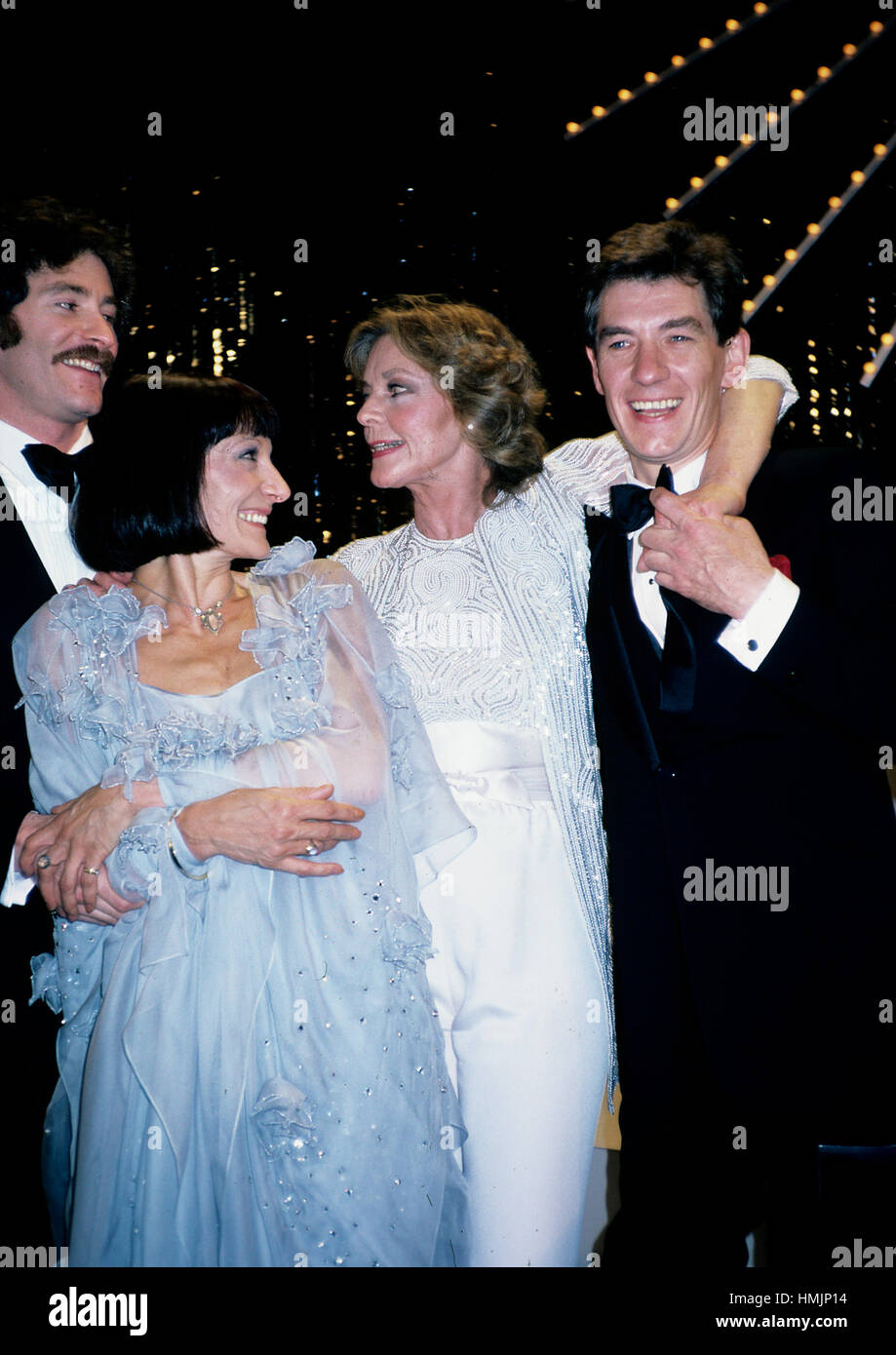 Lauren Bacall, Kevin Kline, Ian McKellan, et Jane Lapotaire en juin 1981. Banque D'Images