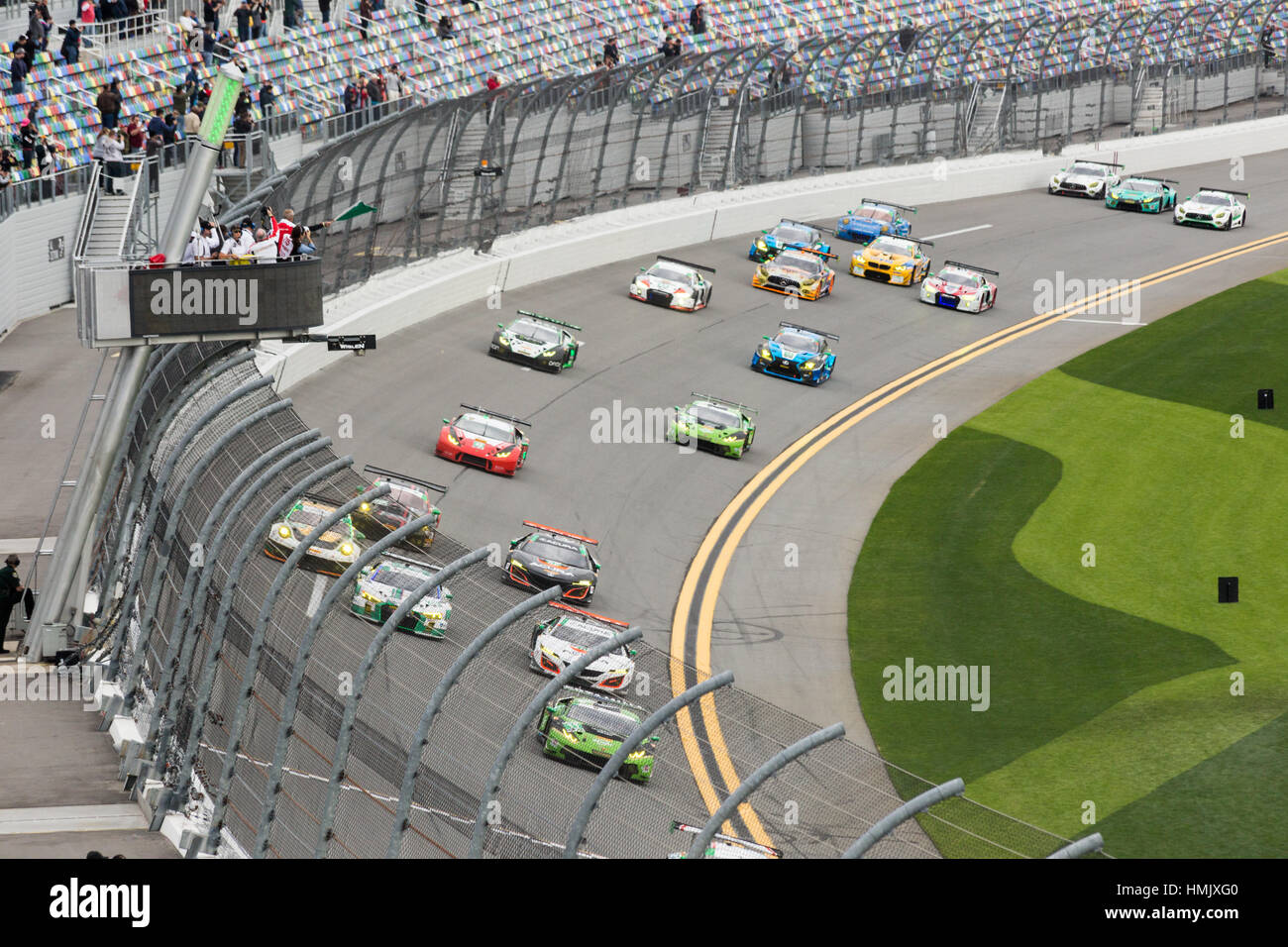 Obtenir les pilotes le drapeau vert à la 55e assemblée annuelle 2017 Rolex 24 à Daytona International Speedway Banque D'Images