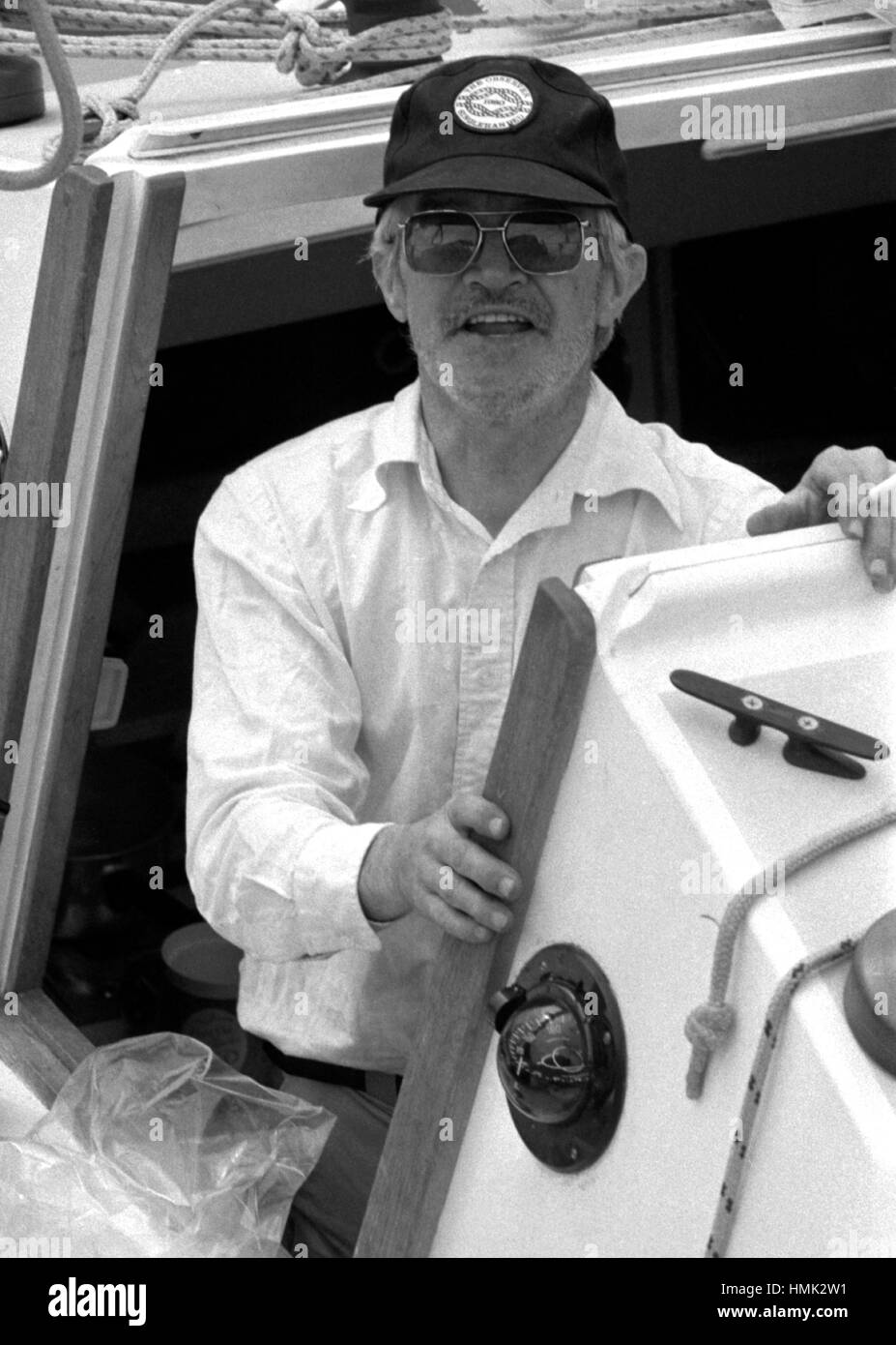 AJAXNETPHOTO. 5e juin 1980. PLYMOUTH, en Angleterre. - 1980 OSTAR - course en solitaire - WILLIAM WALLACE SKIPPER DU MONOCOQUE NOVIA, était 69e dans l'ensemble, 18 MAI EN CLASSE. PHOTO:JONATHAN EASTLAND/AJAX REF:800606 11A Banque D'Images