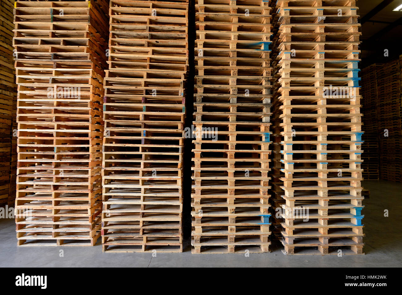 Palettes en bois à quatre cheminées Banque D'Images