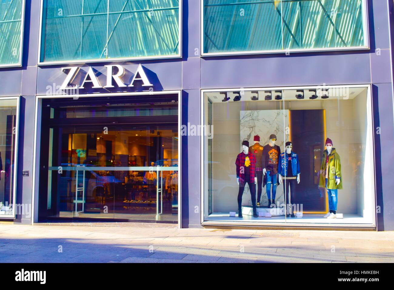 Boutique Zara. Barcelone, Catalogne, Espagne Photo Stock - Alamy