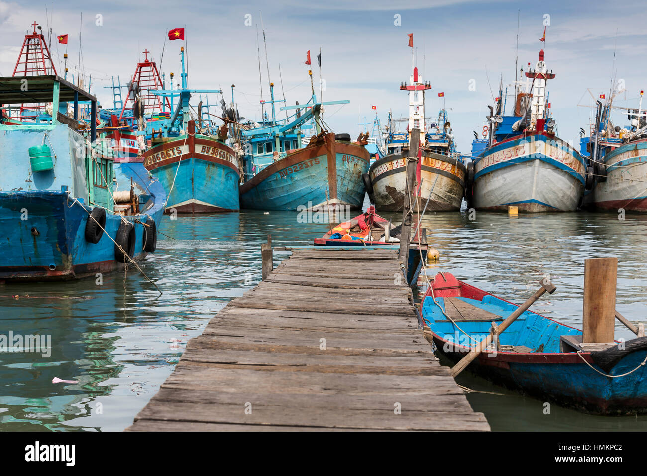 Vung Tau, Vietnam - Dec 2016. Les bateaux de pêche et un quai n le port de Vung Tau Banque D'Images