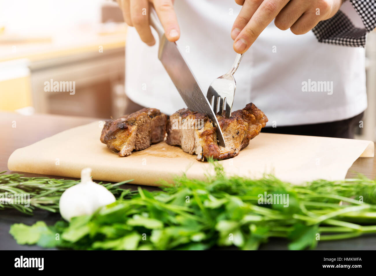 La viande de porc rôti vegetables in kitchen Banque D'Images