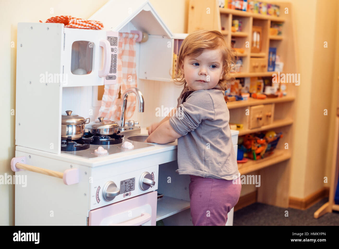 Cuisine Jouet Jeu Bebe Fille Photo Stock Alamy Cuisine Jouet Jeu Bebe Fille Photo Stock Alamy