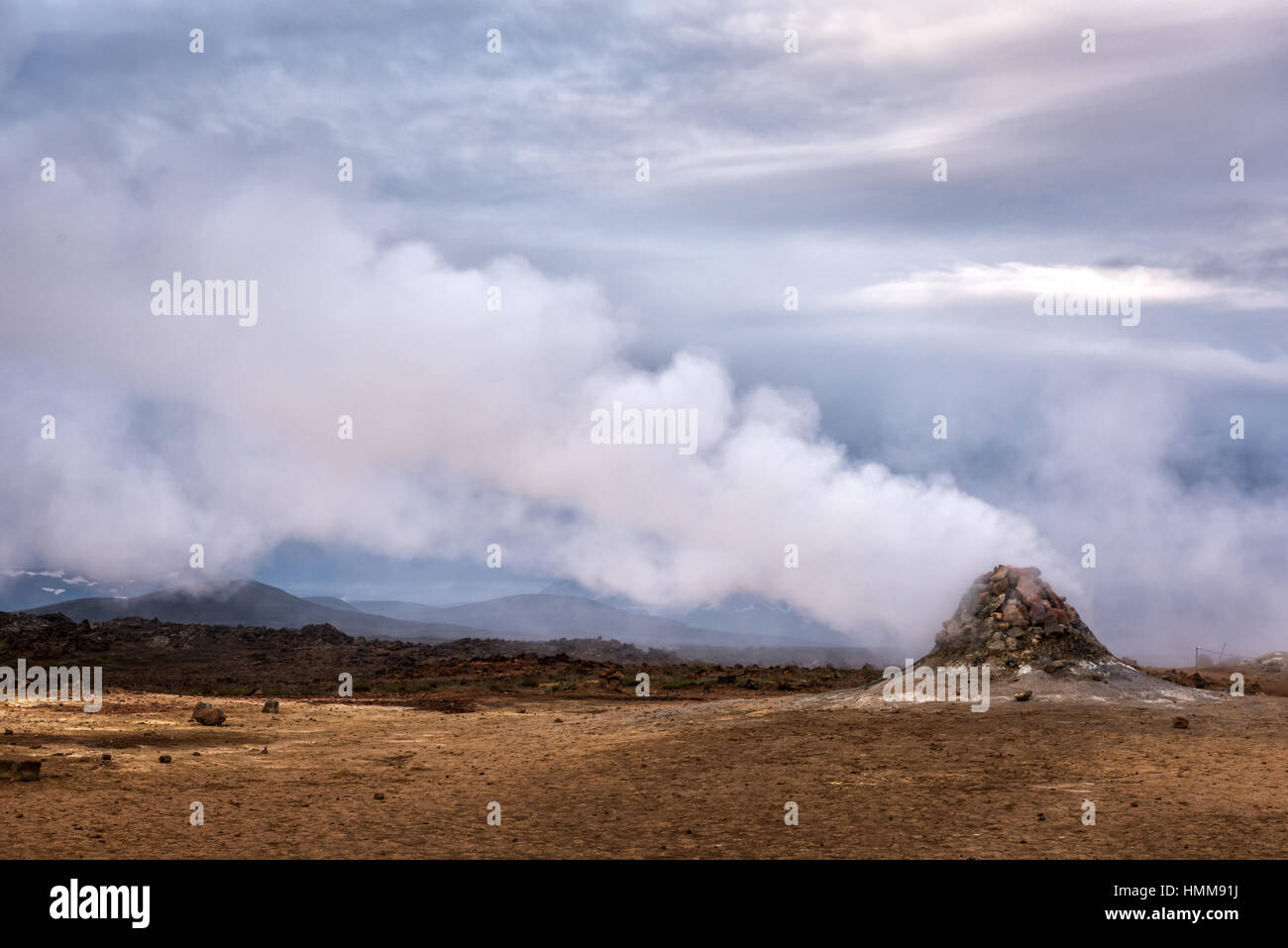 Fumeurs fumerolles sur Hverarond Valley, au nord de l'Islande, de l'Europe. Banque D'Images