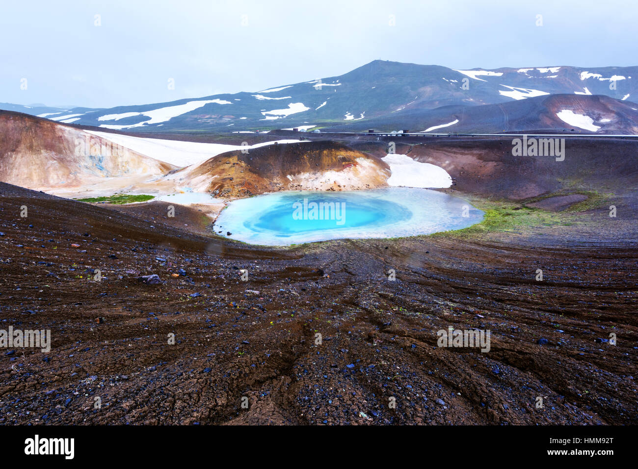 Dans l'acide lac chaud vallée géothermique Leirhnjukur, près du volcan Krafla, l'Islande, l'Europe. Banque D'Images