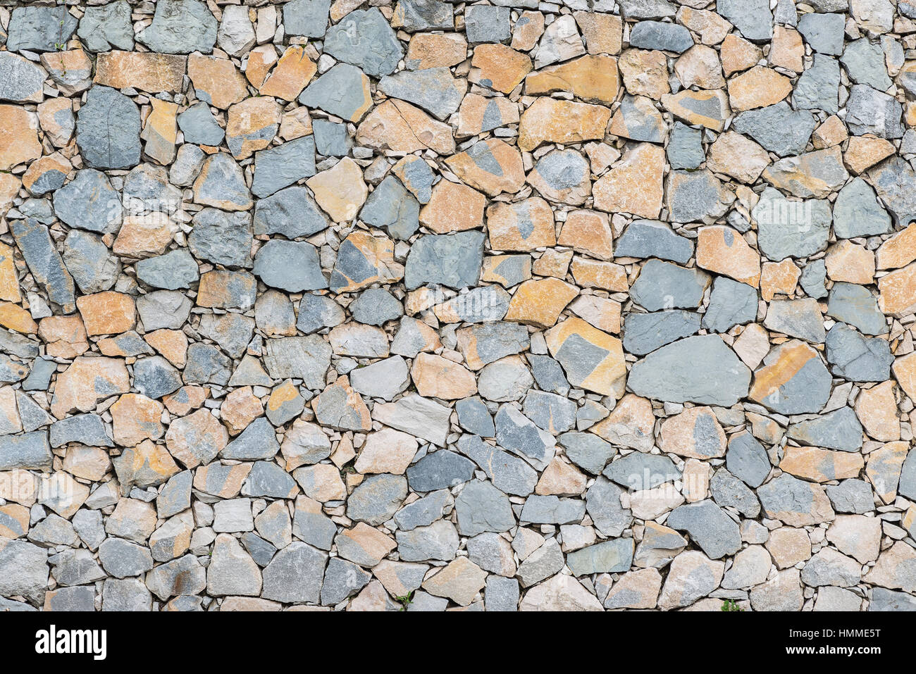La texture du mur de pierre arrière-plan. Mur de pierres sèches arrangées Banque D'Images
