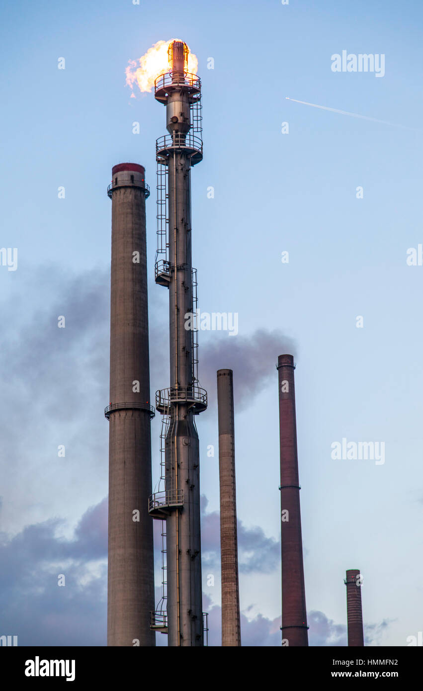 L'industrie de l'acier à Duisburg, Allemagne, cheminées Hamborn de ThyssenKrupp Steel, Banque D'Images