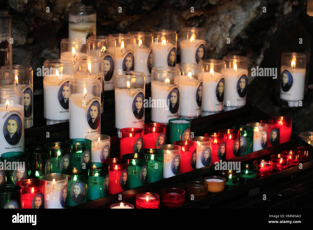Lumignons. Bernadette Soubirous. La Grotte de Lourdes. Couvent Saint-Gildard. Nevers. La France. Banque D'Images