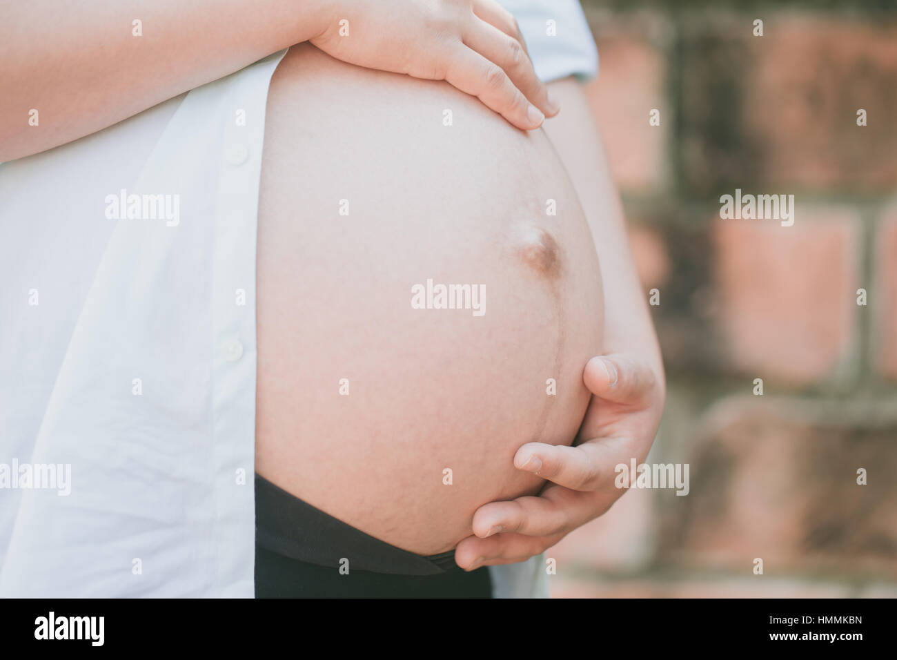 Femme Enceinte Amant Relation Mari Et Femme Ont Un Bebe Doux Amour Vintage Dans La Nuance De Couleur Photo Stock Alamy