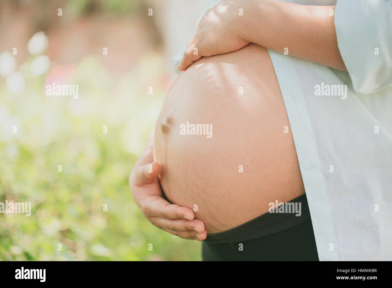 Femme Enceinte Amant Relation Mari Et Femme Ont Un Bebe Doux Amour Vintage Dans La Nuance De Couleur Photo Stock Alamy