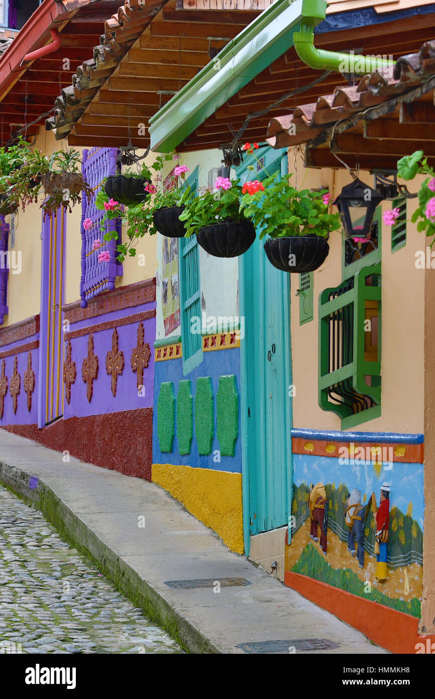 Bâtiment colonial coloré détails extérieurs à Guatape , Colombie Banque D'Images