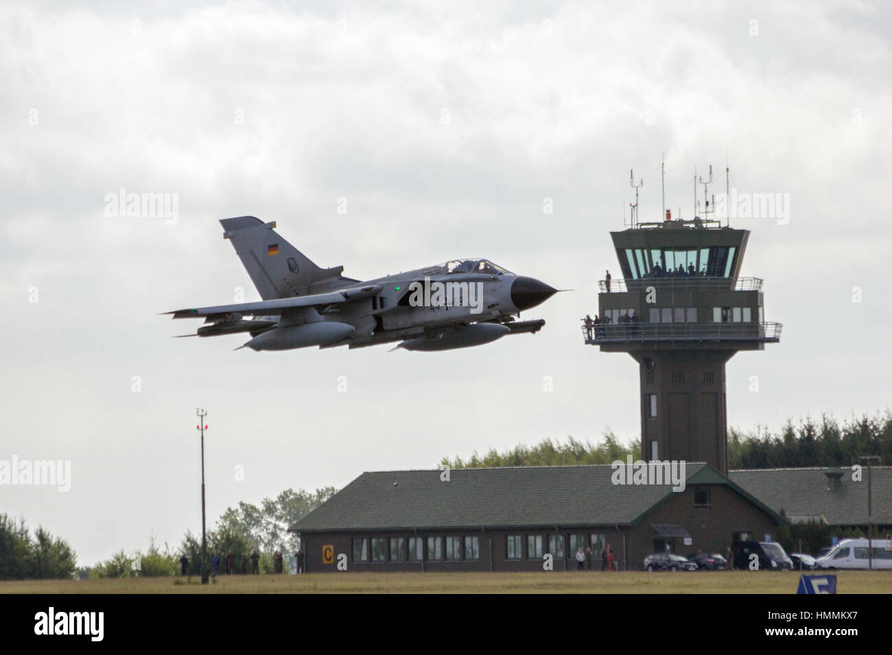 LAAGE, ALLEMAGNE - 23 août 2014 : une Force aérienne de l'Allemagne de Panavia Tornado IDS AG-51 prend son envol au cours de la journée portes ouvertes de la base aérienne de Laage. AG-51 est une nouvelle tactique Banque D'Images