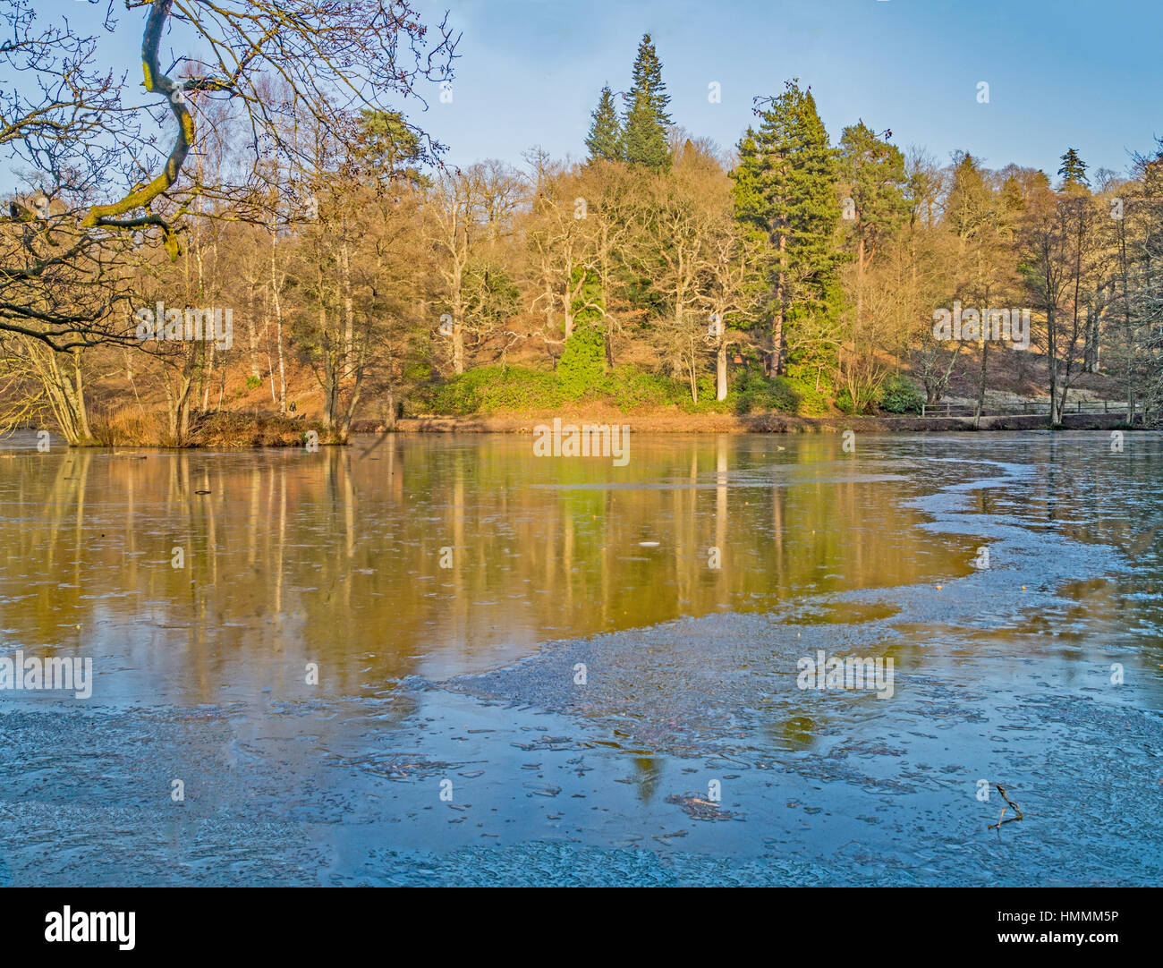 Vue sur le lac gelé Banque D'Images