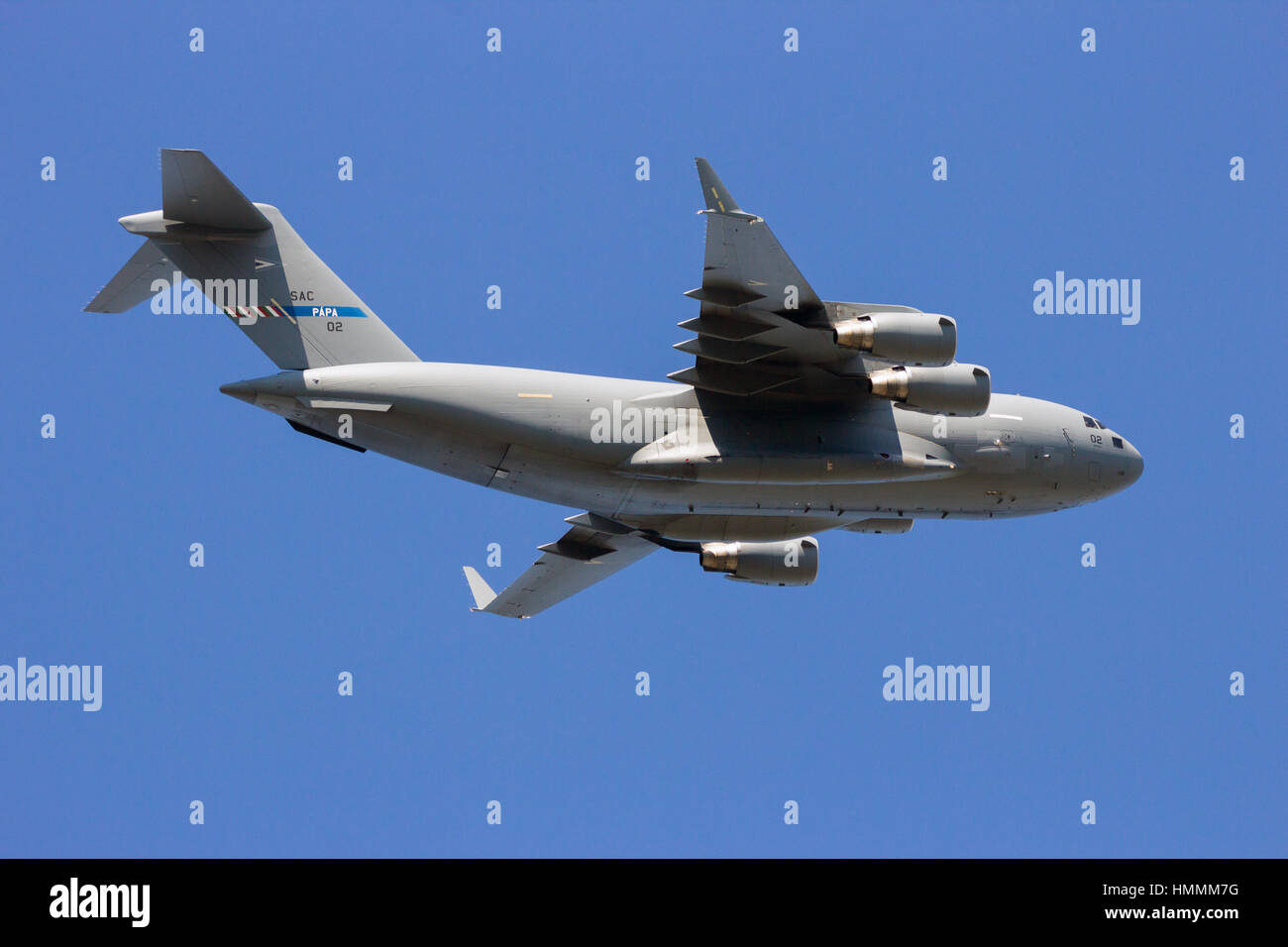 GILZE RIJEN, Pays-Bas - Hongrie Boeing C-17 Globemaster III de survol. L'avion appartient à sac et est utilisé par un consortium de 12 Banque D'Images