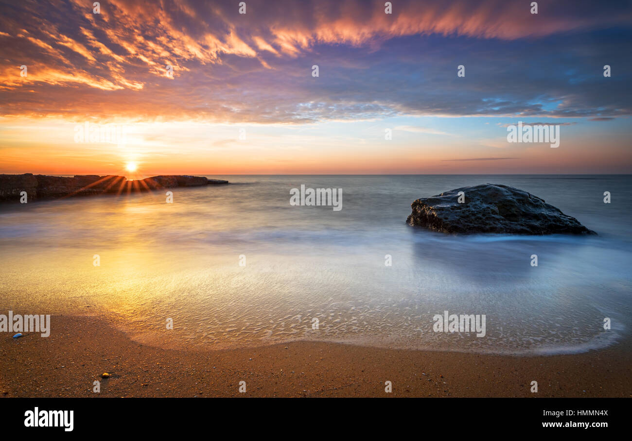 Tôt le matin, lever du soleil sur la mer. Golden Sands. Banque D'Images
