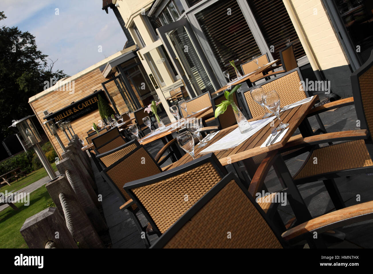 Miller et Carter - Miller et carter de chaîne de pub, qui a rejeté un demandeur d'emploi par l'envoi d'une 'pleurer' emoji message texte. La chaîne de restaurants demander le texte a été envoyé à 'erreur'. Crédit emoji pleurer : Sud Ouest Photos / Alamy Live News Banque D'Images