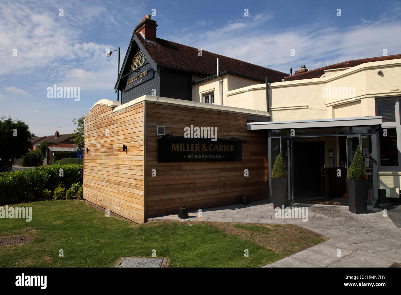Miller et Carter - Miller et carter de chaîne de pub, qui a rejeté un demandeur d'emploi par l'envoi d'une 'pleurer' emoji message texte. La chaîne de restaurants demander le texte a été envoyé à 'erreur'. Crédit emoji pleurer : Sud Ouest Photos / Alamy Live News Banque D'Images