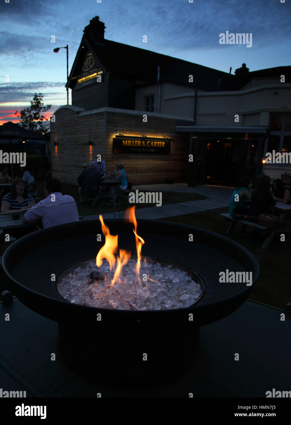 Miller et Carter - Miller et carter de chaîne de pub, qui a rejeté un demandeur d'emploi par l'envoi d'une 'pleurer' emoji message texte. La chaîne de restaurants demander le texte a été envoyé à 'erreur'. Crédit emoji pleurer : Sud Ouest Photos / Alamy Live News Banque D'Images