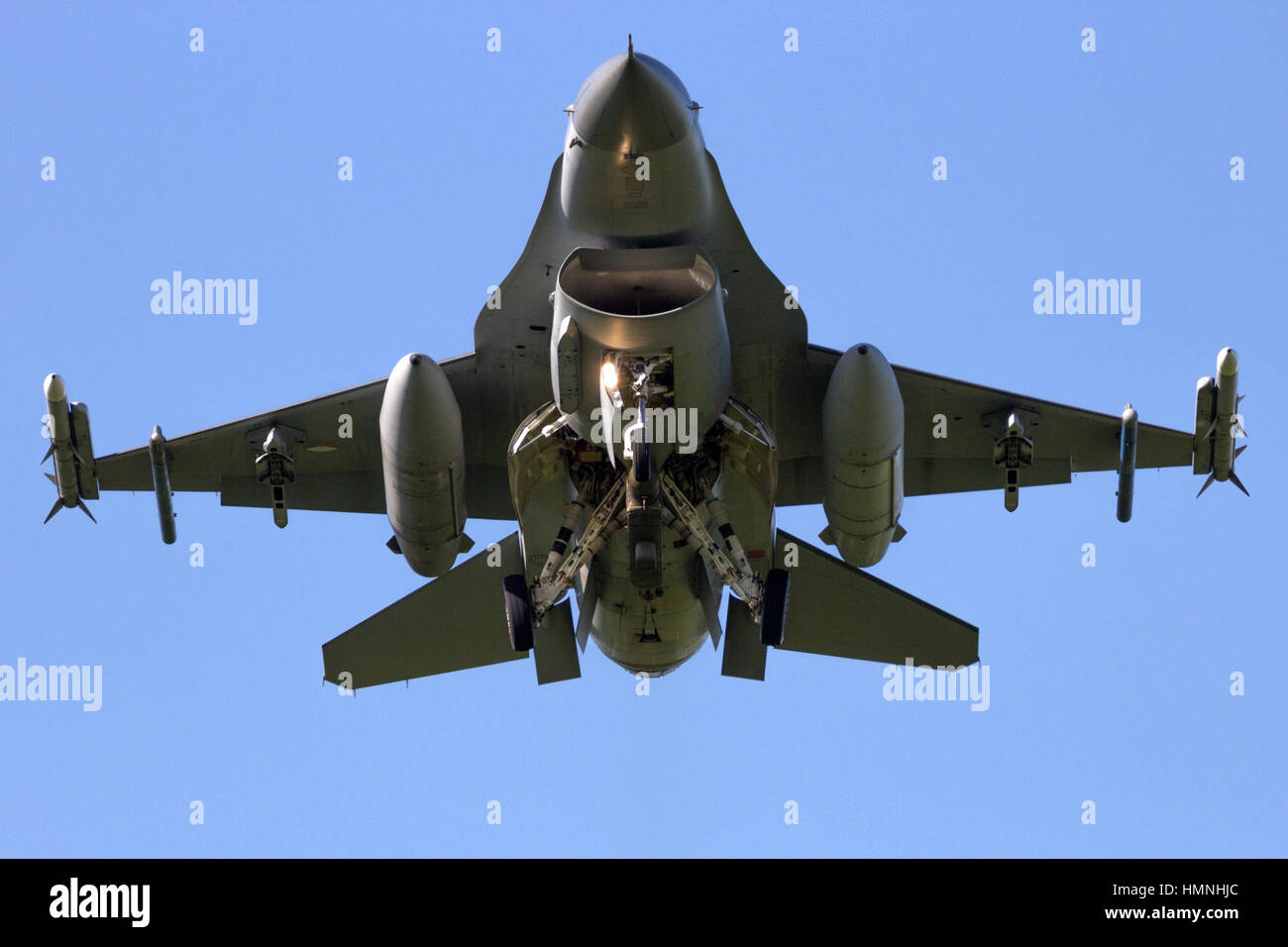 LEEUWARDEN, Pays-Bas - Apr 11, 2016 : Avant de voir une armée de l'air en avion de chasse F-16. Banque D'Images