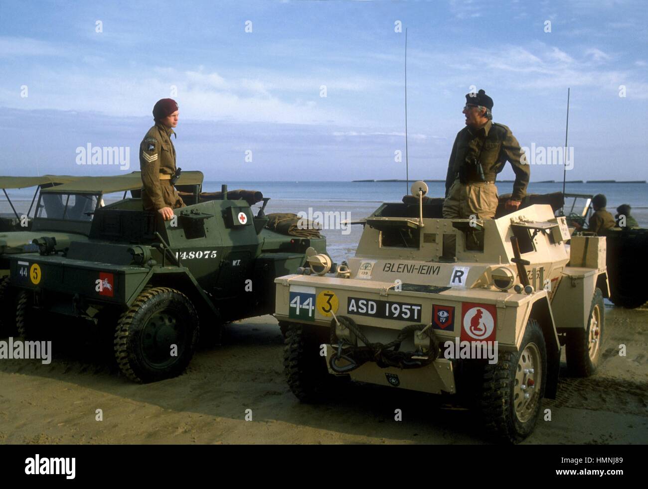 Normandie (France), des anciens combattants et des collectionneurs de véhicules militaires d'époque participer les cérémonies annuelles de commémoration de la débarquement allié de juin 1944, Daimler Dingo scout car Banque D'Images