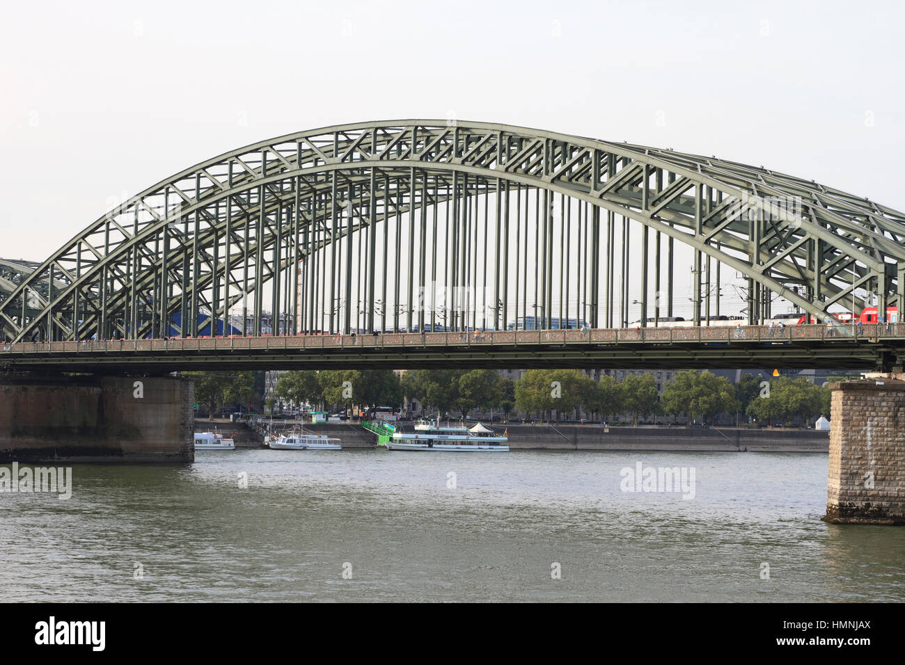 Le pont Hohenzollernbrücke (Hohenzollern) à Cologne (Allemagne). Banque D'Images