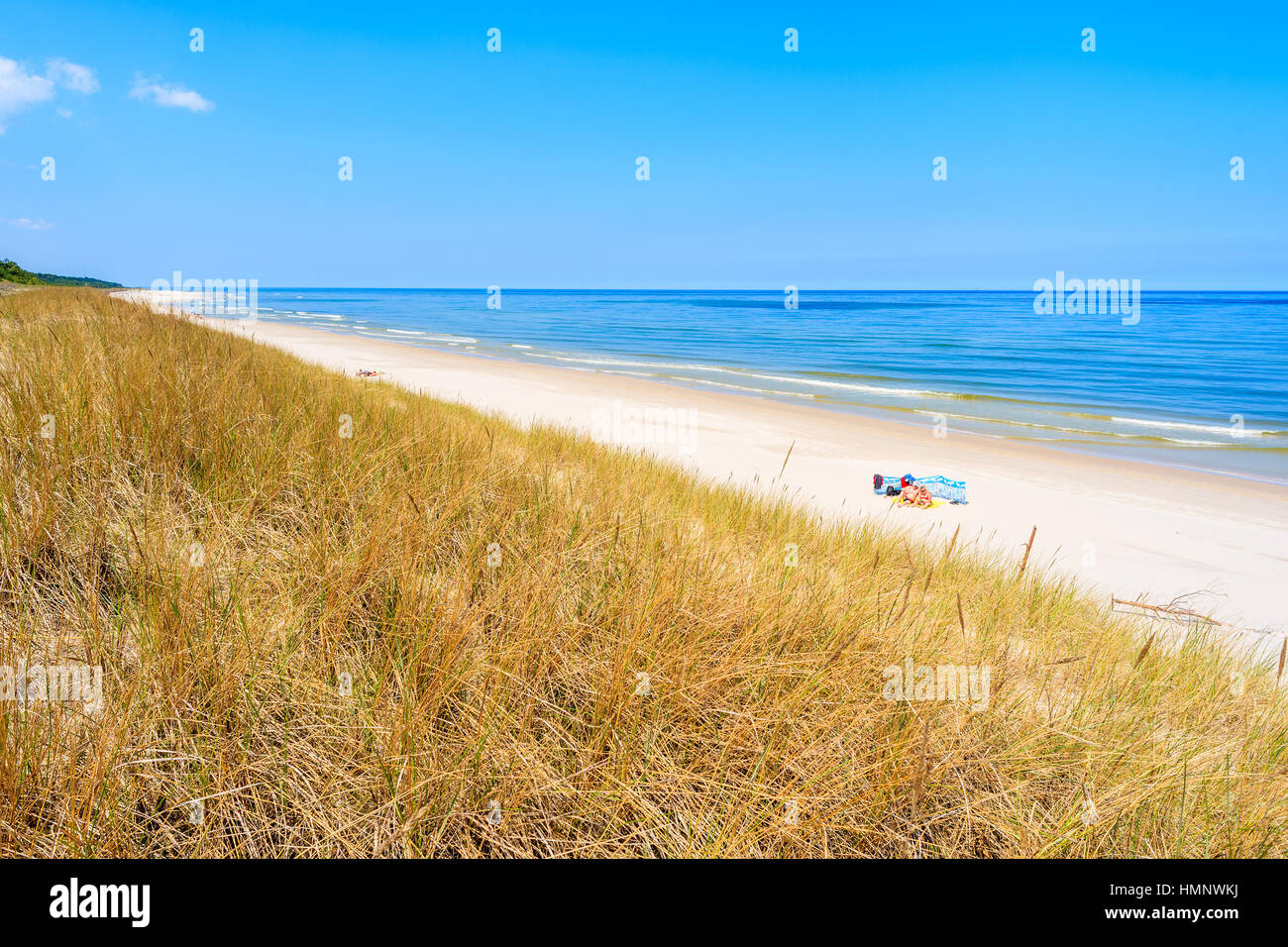 Dunes de sable et d'herbe en vue de la plage de la mer Baltique, Lubiatowo, Pologne Banque D'Images