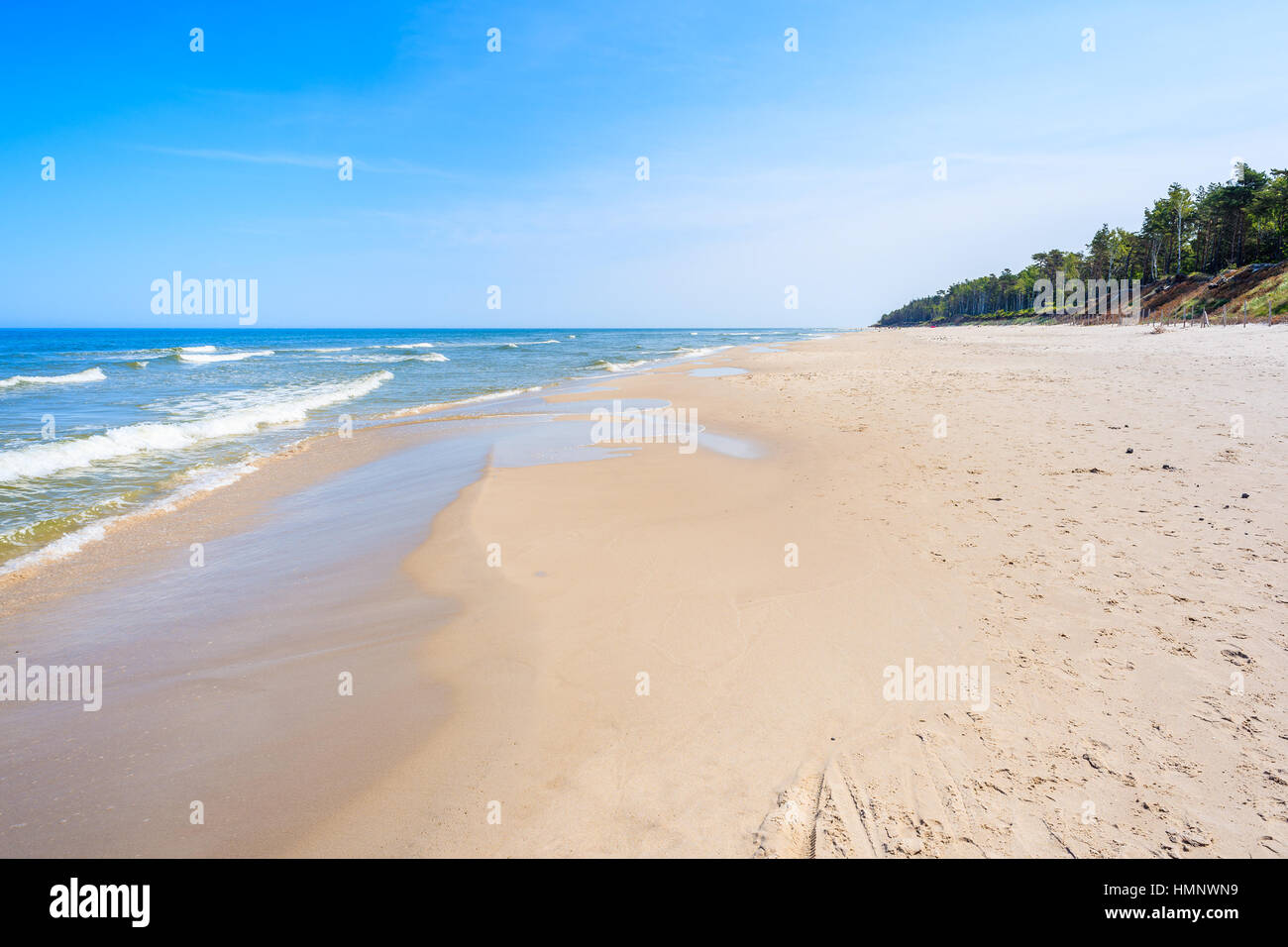 Très belle vue mer sur la plage de sable de Lubiatowo, mer Baltique, Pologne Banque D'Images