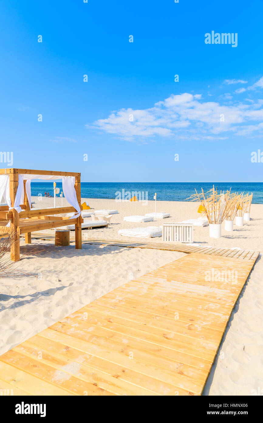 Transats sur la plage de Jurata, mer Baltique, Pologne Banque D'Images