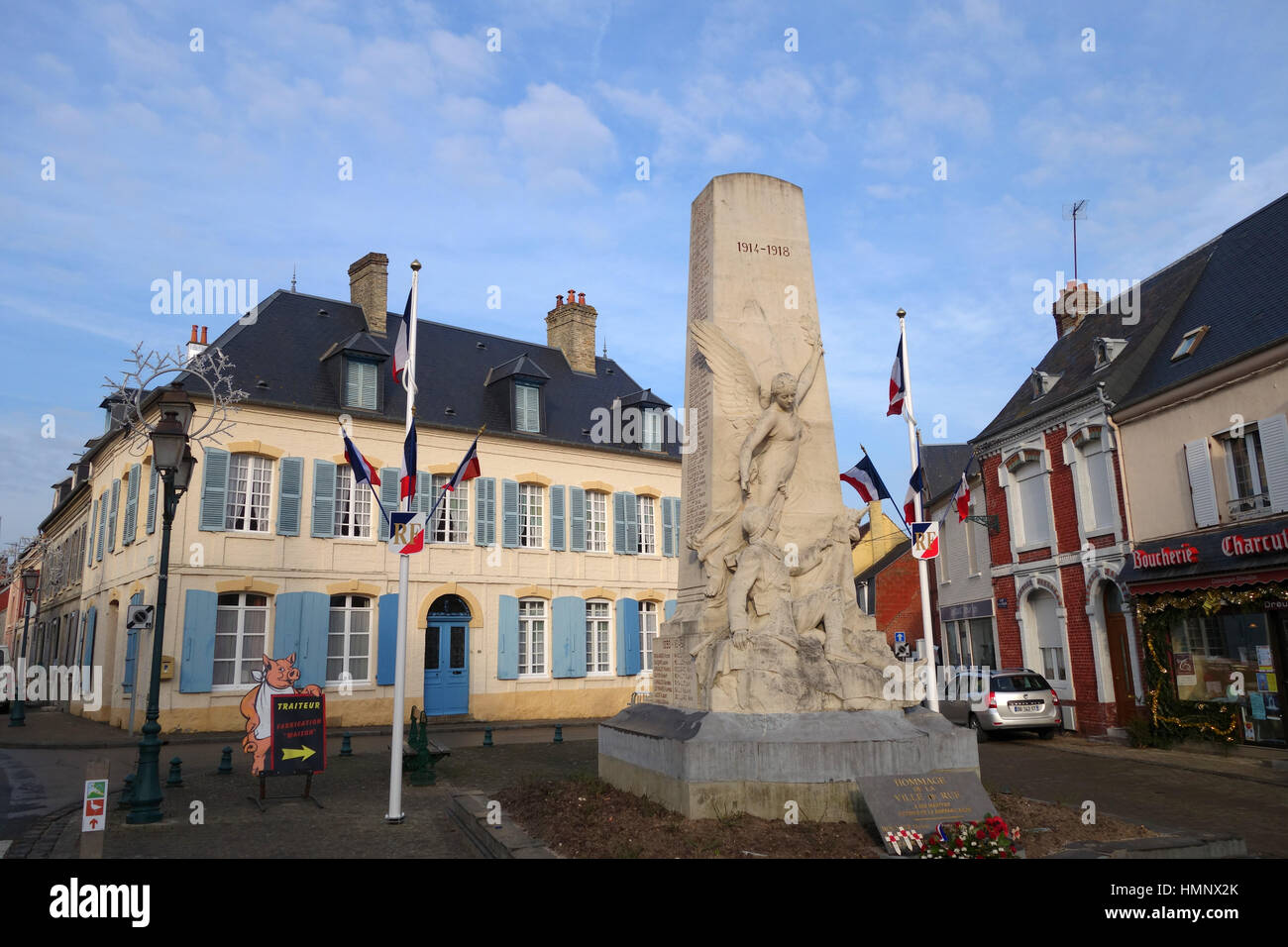 La ville de rue, située dans le département de Hauts-de-France. Banque D'Images