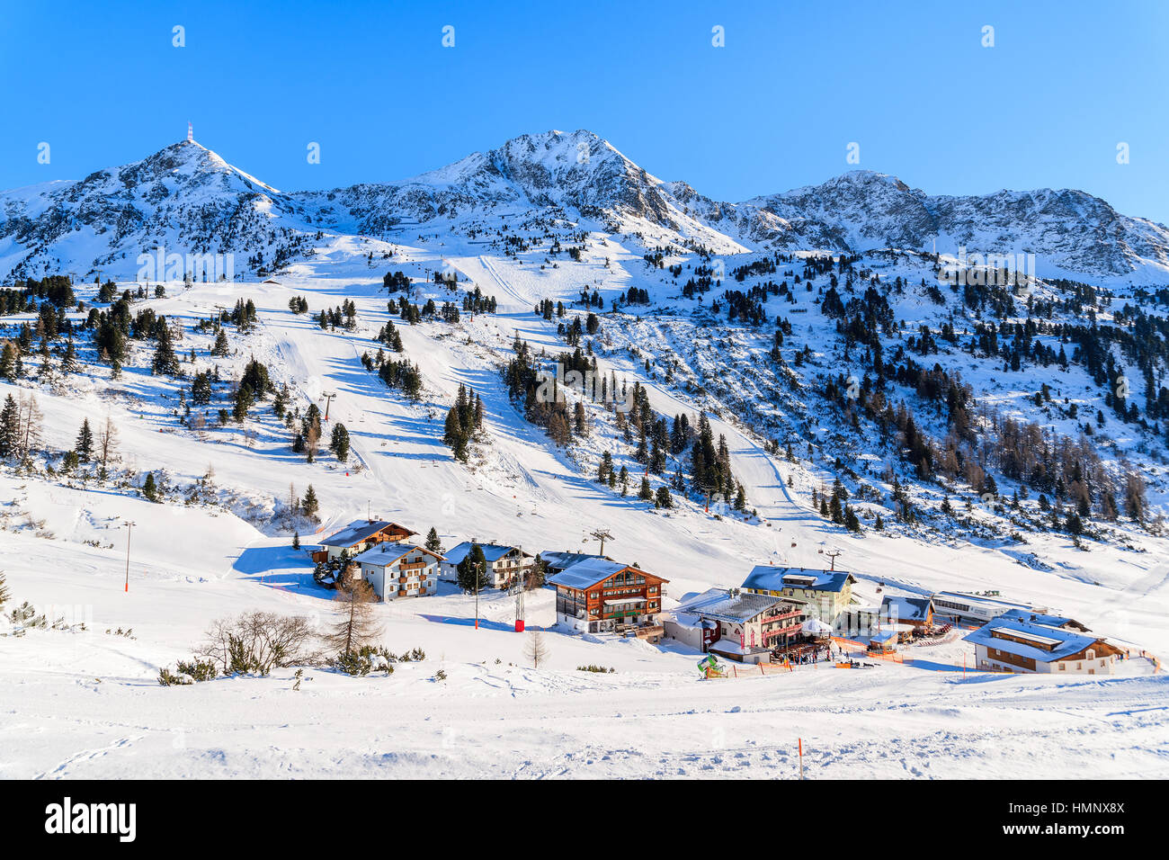 Pensions et hôtels en Obertauern mountain village en hiver, Autriche Banque D'Images