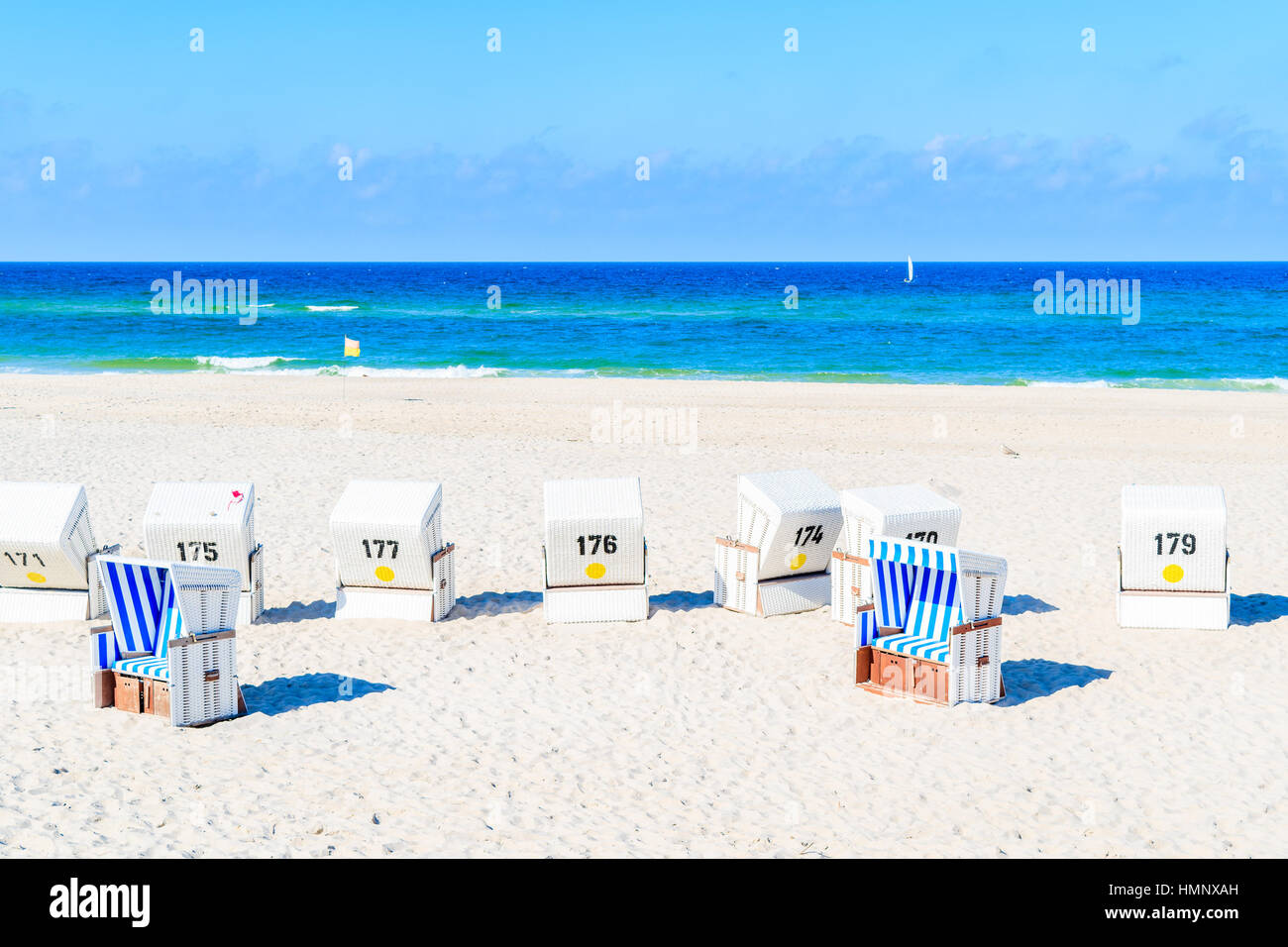 Chaises longues sur une plage de sable à Kampen village sur la côte de la mer du Nord, l'île de Sylt, Allemagne Banque D'Images