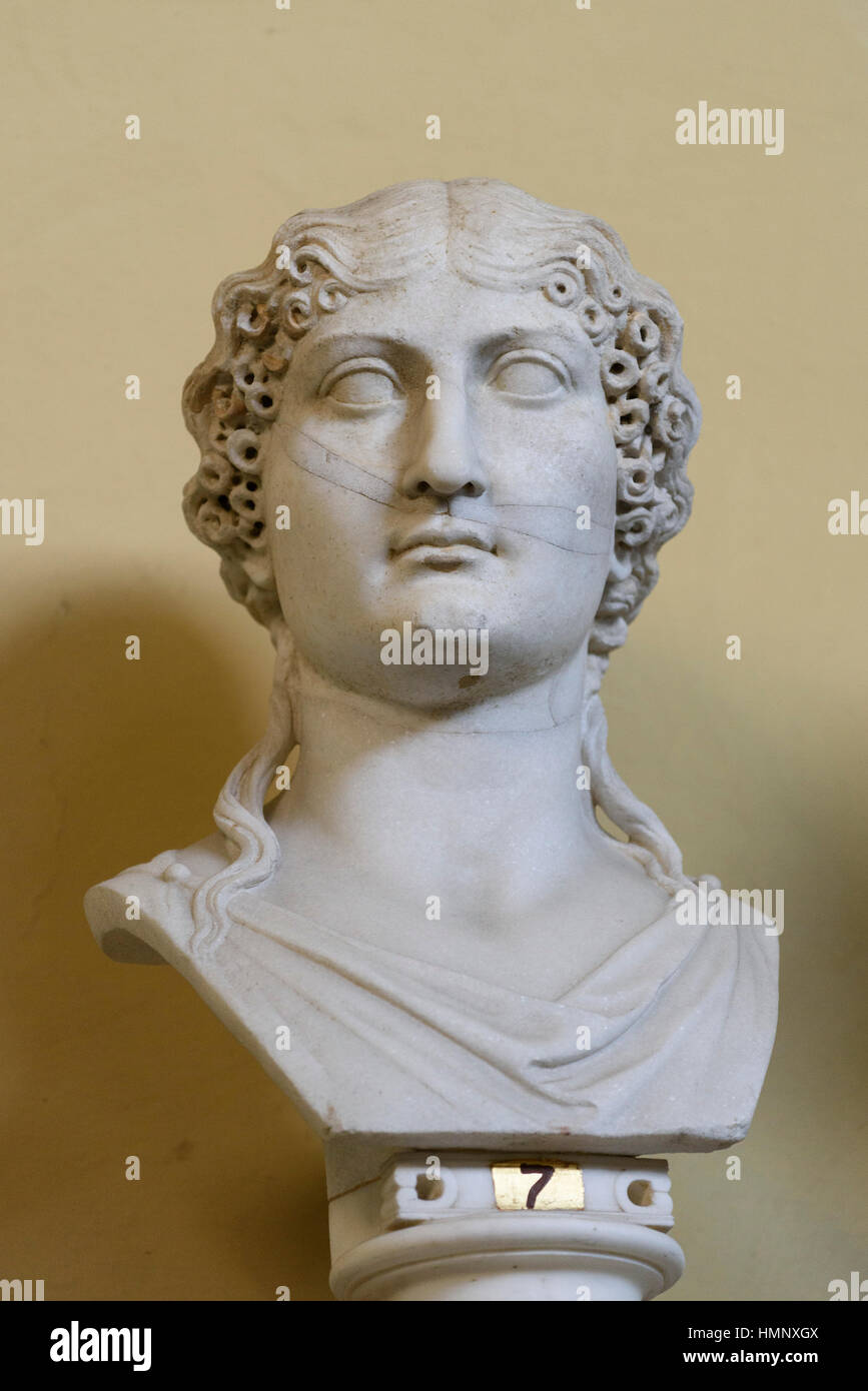 Rome. L'Italie. Portrait féminin romain, avec des hairstyle, similaire à celle utilisée par la princesse, Agrippina Maggiore Julio-claudiens, mère de l'emper Banque D'Images
