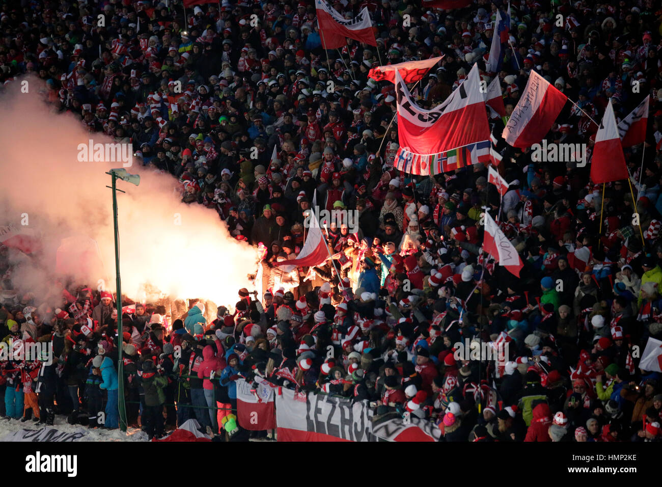 ZAKOPANE, POLOGNE - Le 23 janvier 2016 : FIS Coupe du monde de saut à ski à Zakopane o/p fans Banque D'Images