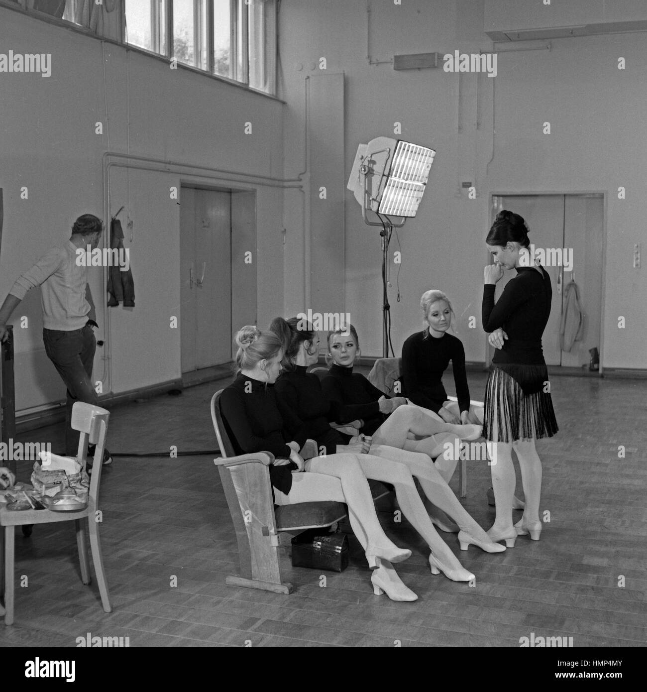 Ein Ballett tanzt um die Welt, Fernsehserie, Regie : Wolfgang Schleif, Deutschland, 1970 acteurs : Tanzpause Banque D'Images