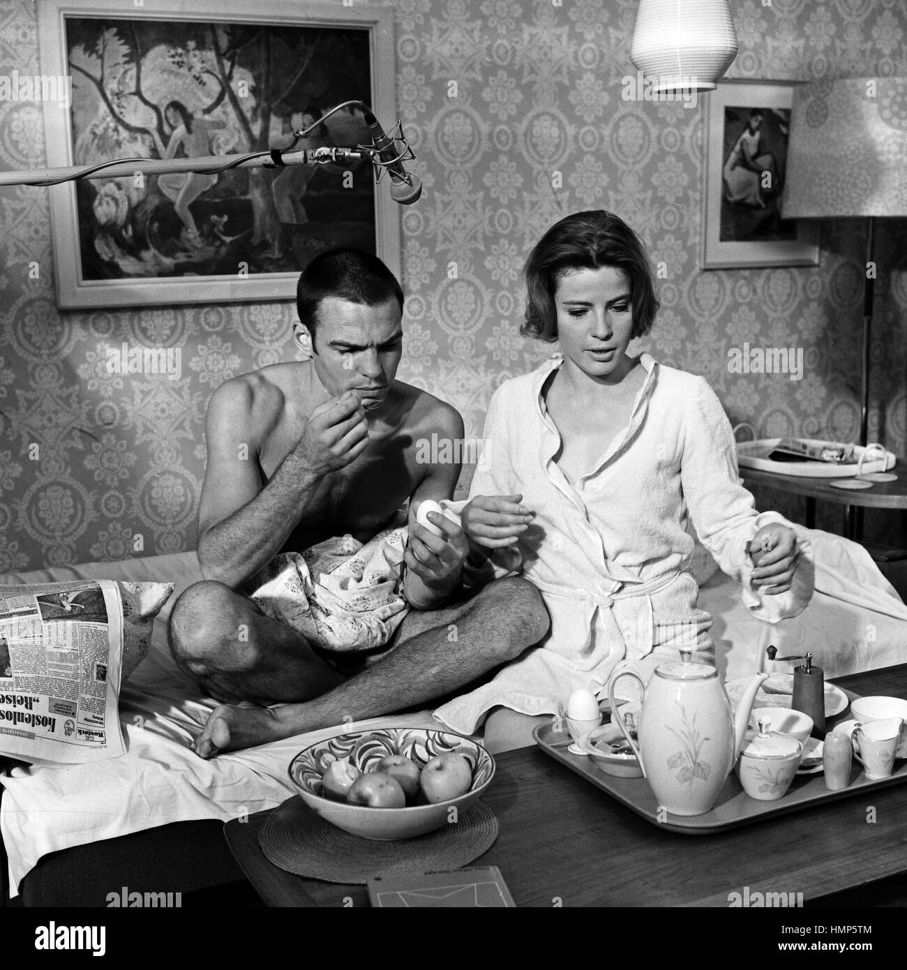 Épisode "Taxi nach Leipzig' aus der Krimiserie "Tatort", Deutschland 1970, Regie : Peter Schulze Rohr, acteurs : Hans Peter Hallwachs, Renate Schroeter Banque D'Images