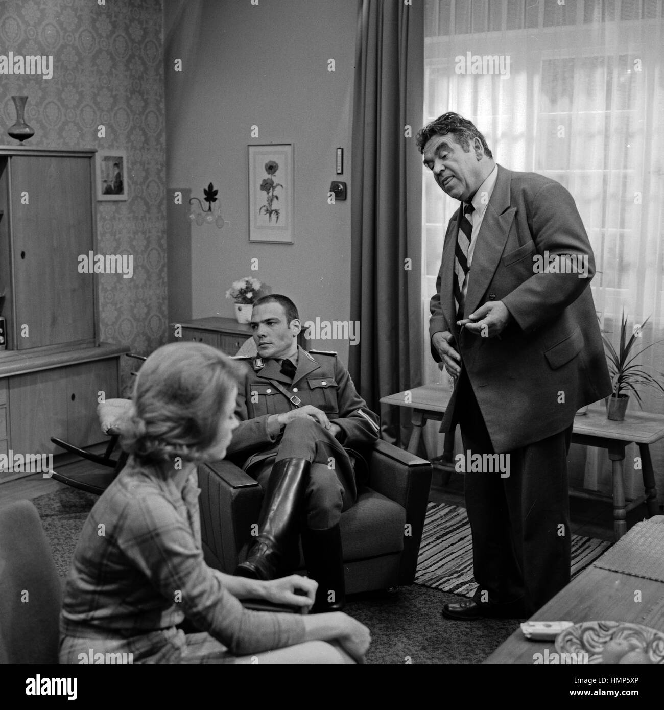 Épisode "Taxi nach Leipzig' aus der Krimiserie "Tatort", Deutschland 1970, Regie : Peter Schulze Rohr, acteurs : (v. l.). Renate Schroeter, Hans Peter Hallwachs, Walter Richter Banque D'Images