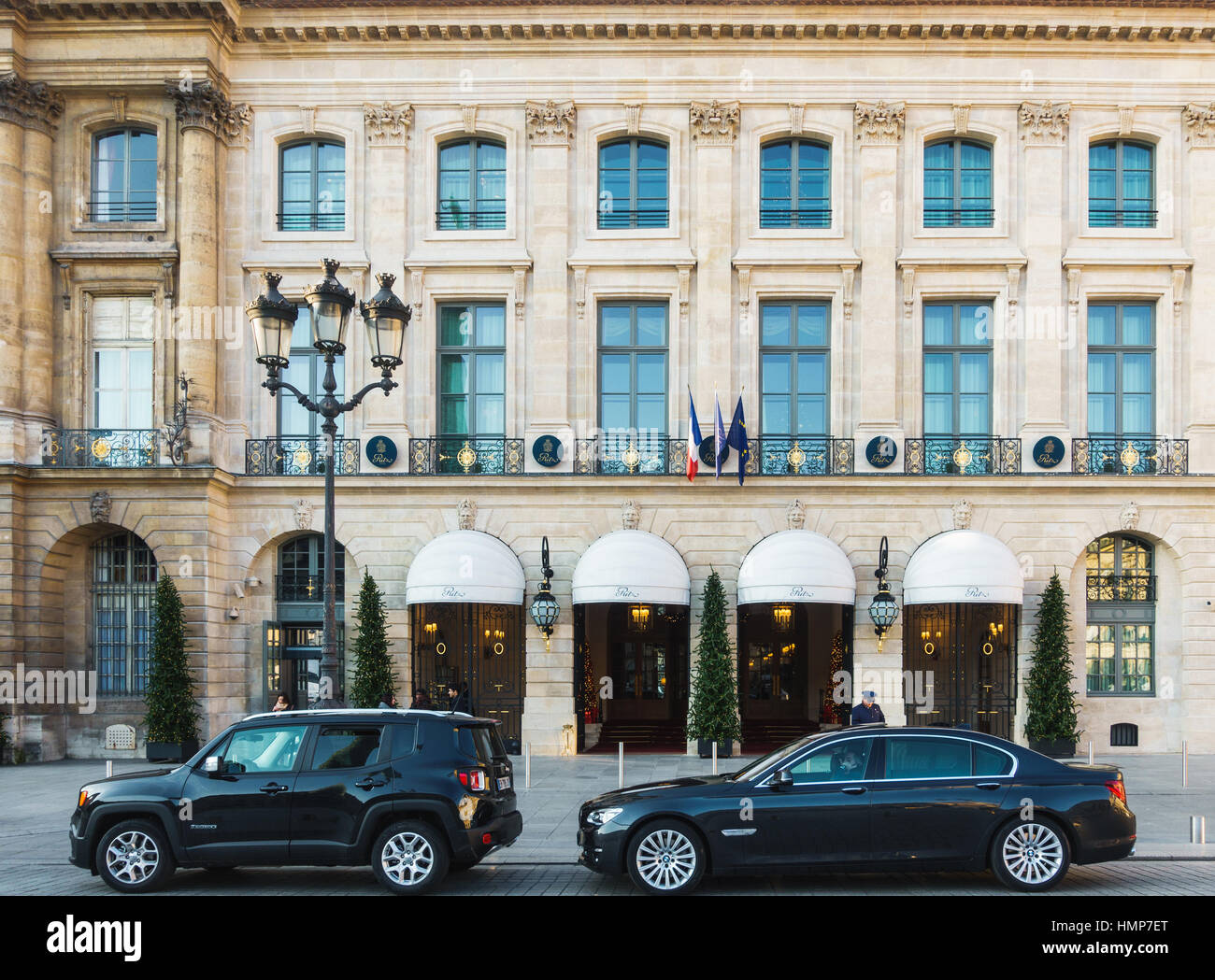 PARIS, FRANCE - CIRCA DÉCEMBRE 2016 : l'hôtel Ritz Paris sur la Place Vendôme. Banque D'Images