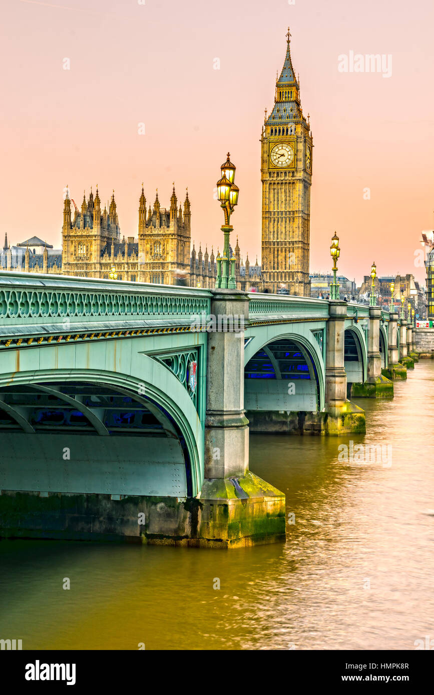 Accès aux Big Ben, la Chambre du Parlement et le pont de Westminster, London, UK Banque D'Images