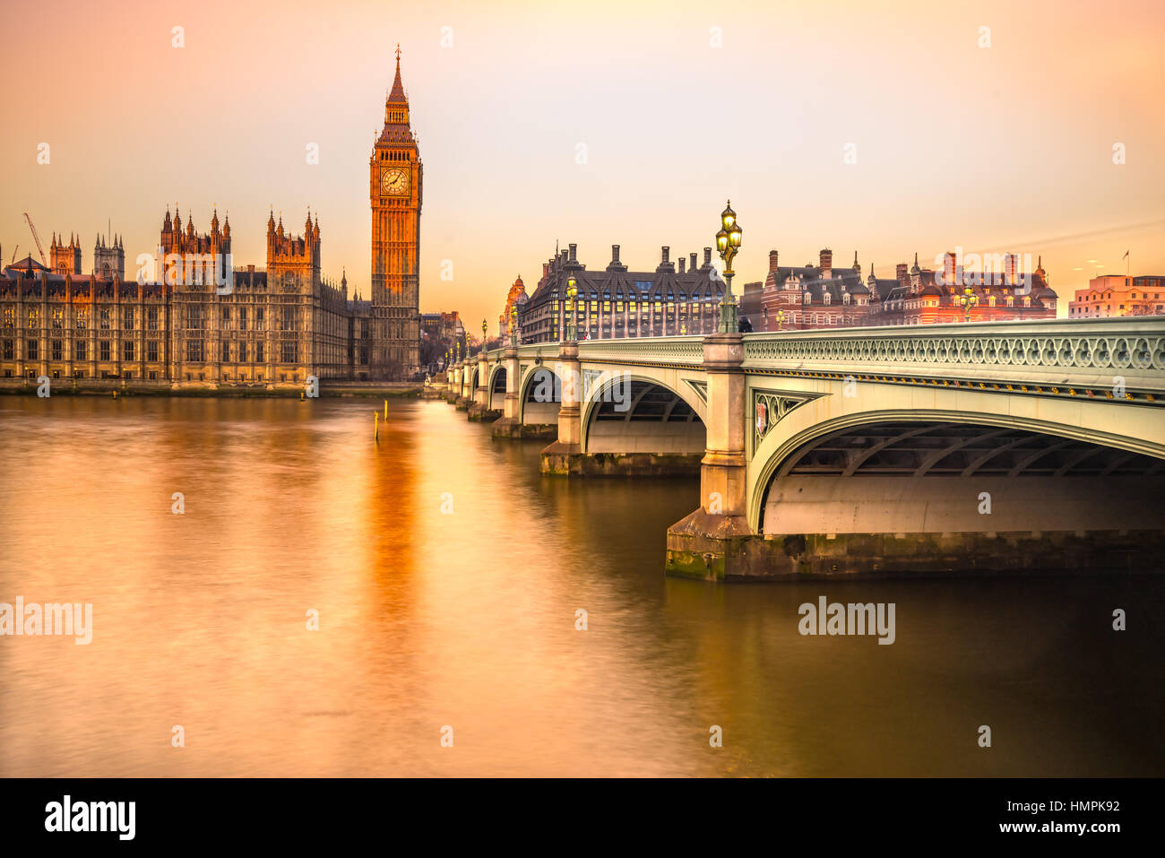 Accès aux Big Ben, la Chambre du Parlement et le pont de Westminster, London, UK Banque D'Images