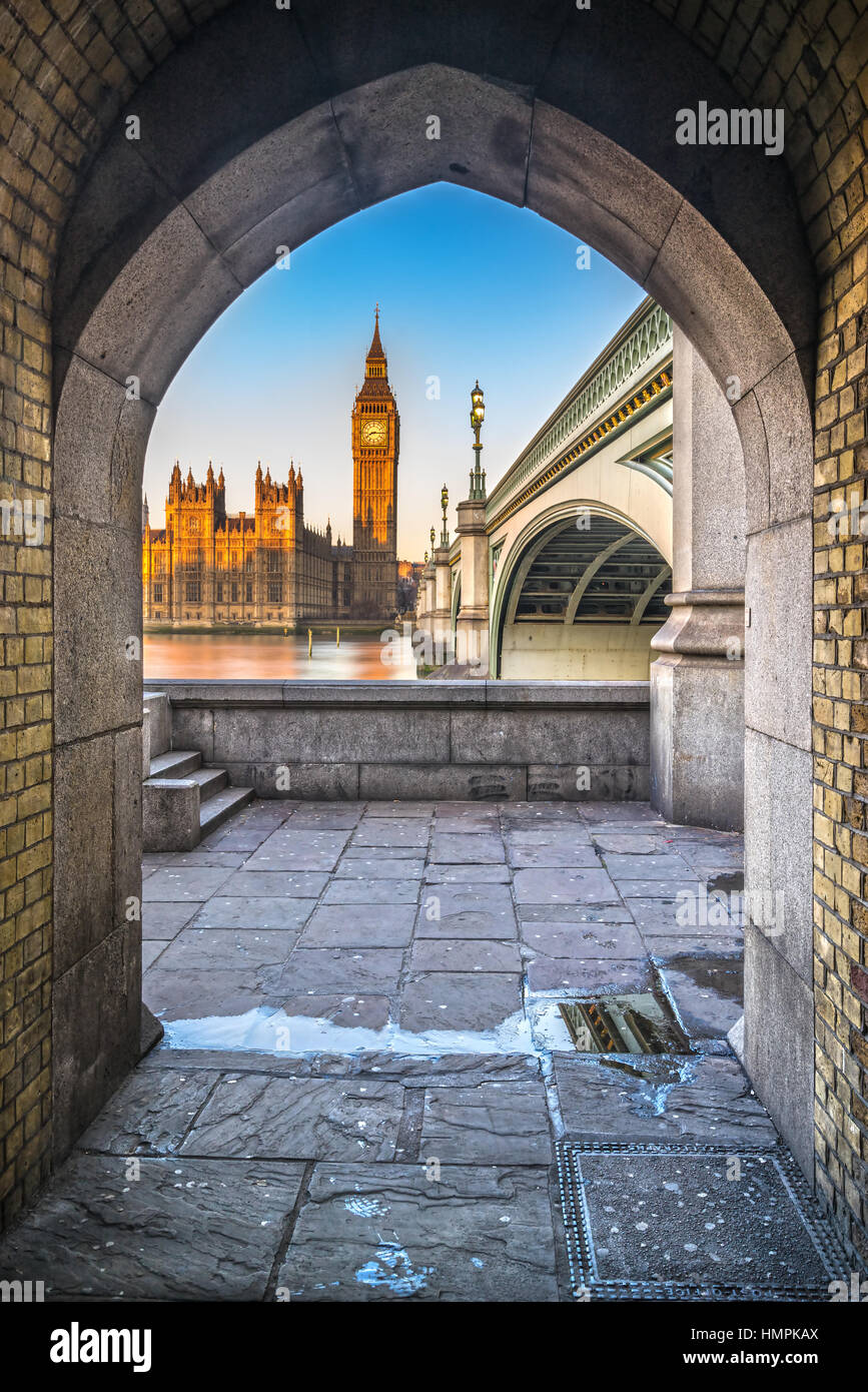 Accès aux Big Ben, la Chambre du Parlement et le pont de Westminster, London, UK Banque D'Images
