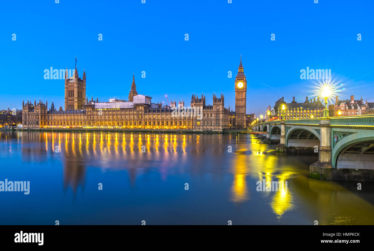 Accès aux Big Ben, la Chambre du Parlement et le pont de Westminster, London, UK Banque D'Images