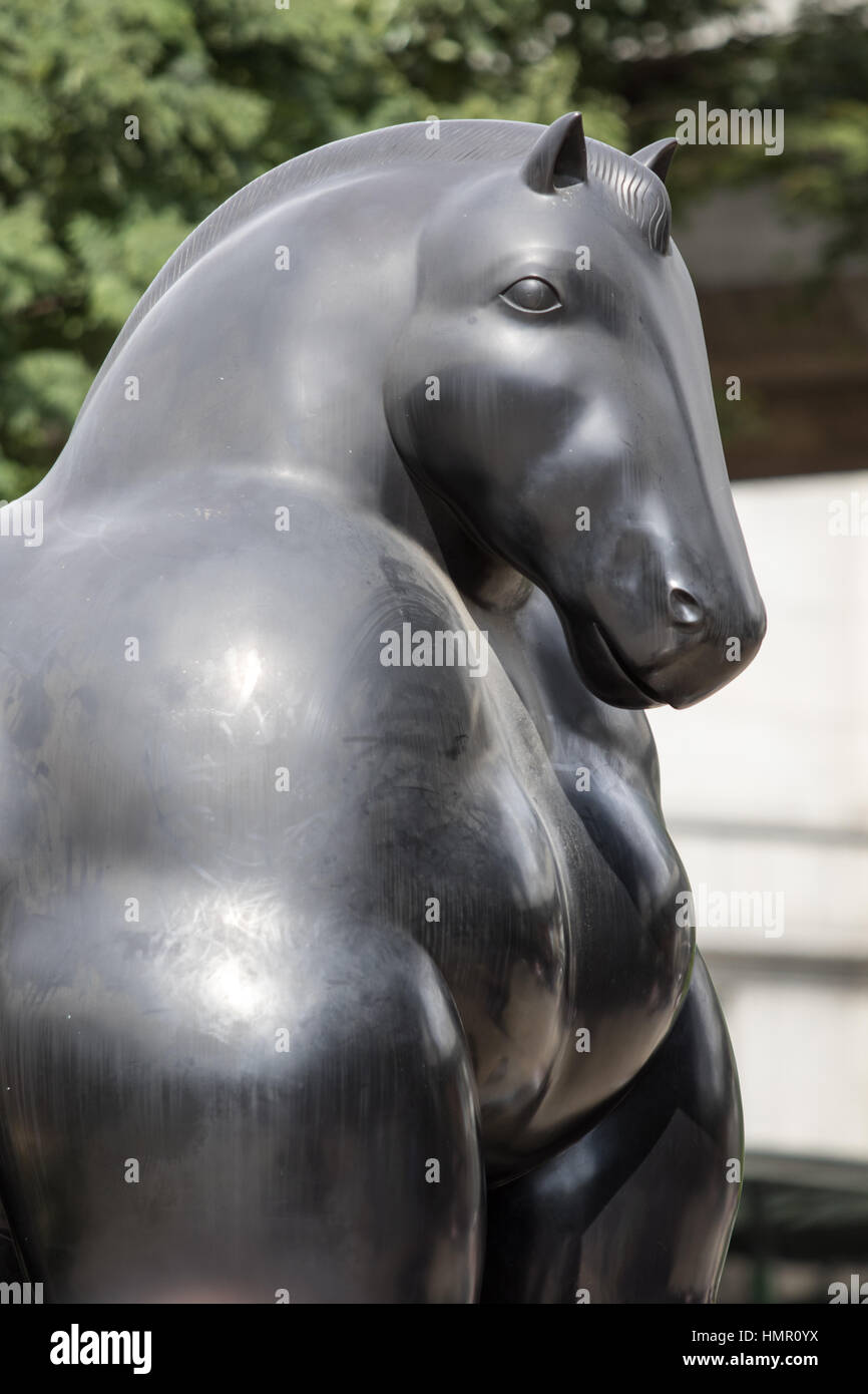 16 octobre 2016 Medellin, Colombie : Détails de Botero statue cheval surréaliste affichée publiquement dans le centre-ville Banque D'Images