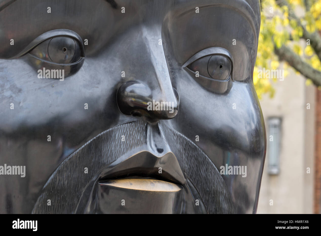 16 octobre 2016 Medellin, Colombie : gros plan extrême détails de Botero statue surréaliste affiche sur la place du nom de l'auteur dans la ville Banque D'Images