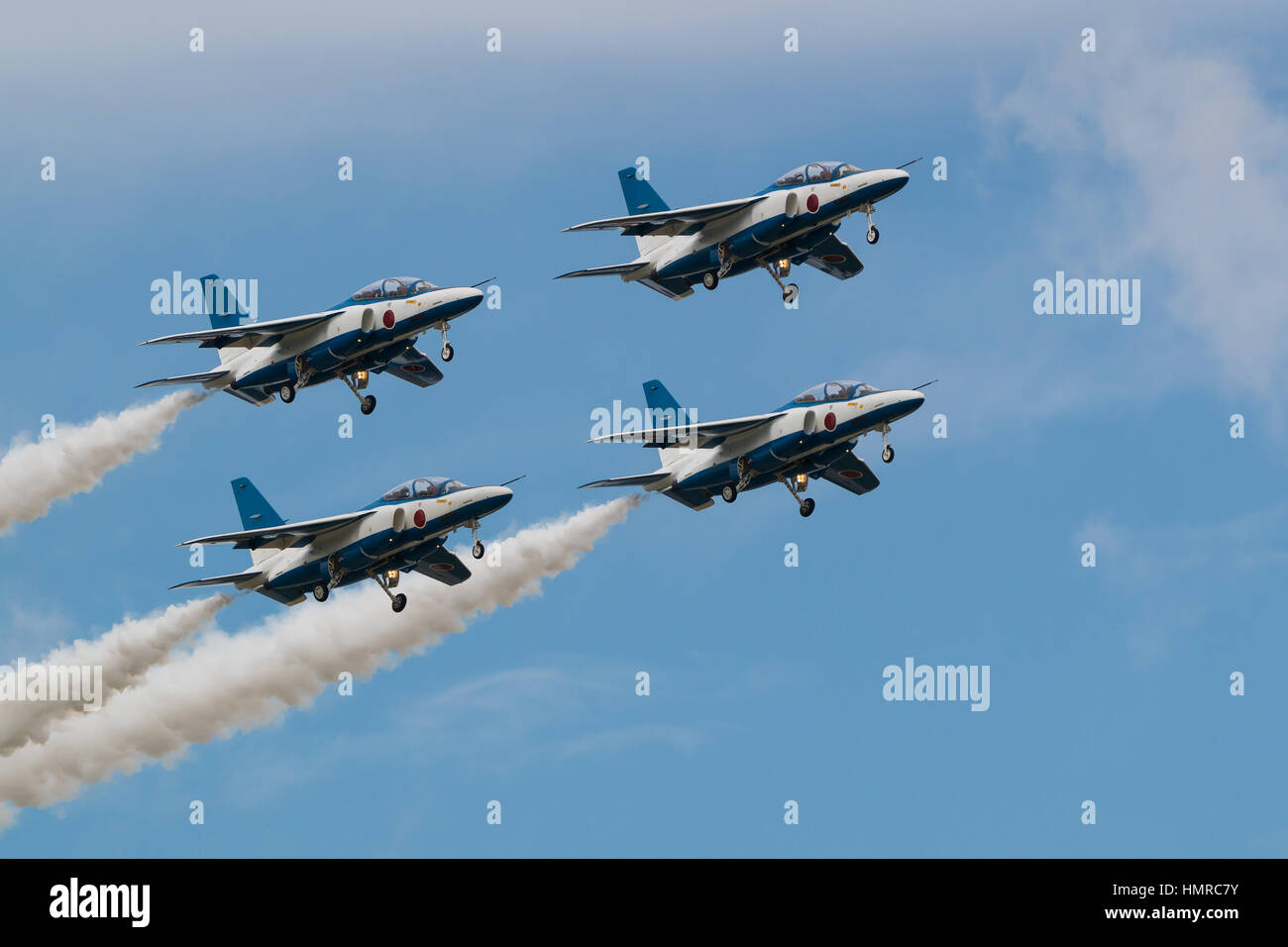 Vols de démonstration de Blue Impulse. Blue Impulse est l'équipe de démonstration de voltige de la Japan Air Self-Defense Force. Banque D'Images