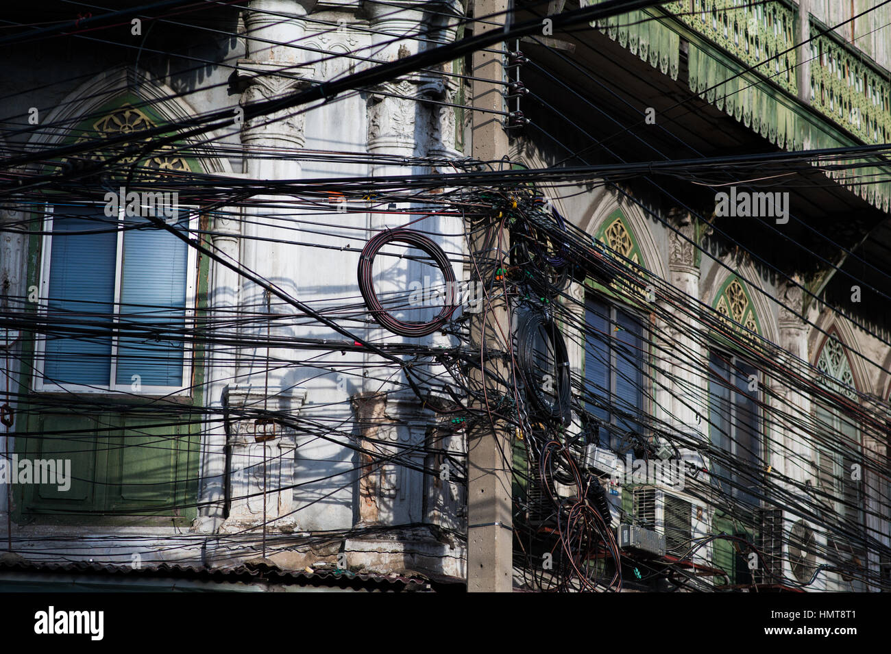 Les câbles d'électricité à Bangkok, Thaïlande Banque D'Images