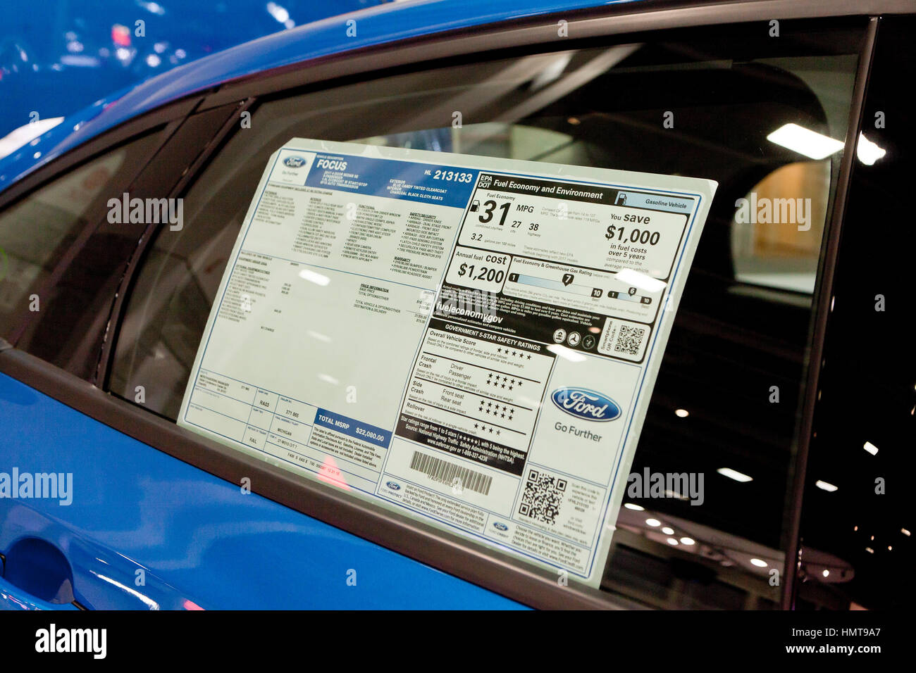 Autocollant Monroney (vitrophanie) sur Ford Focus Berline 2017 - USA Banque D'Images